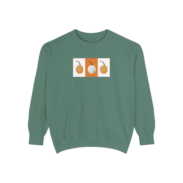 Cozy Autumn Pumpkin Sweatshirt, Unisex Fall Apparel, Perfect for Thanksgiving, Halloween Sweatshirt, Casual Pumpkin Design